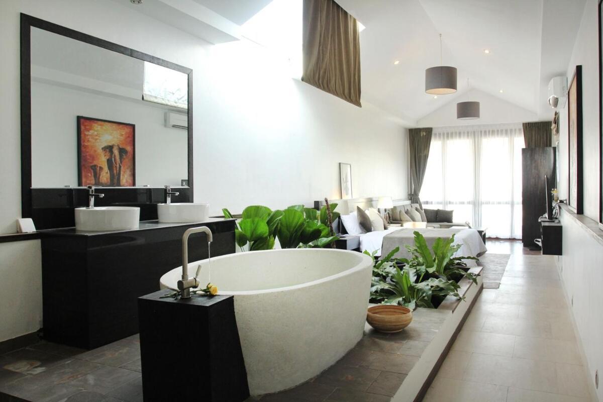 Blue Crystal Boutique Hotel Phnom Penh Exterior photo