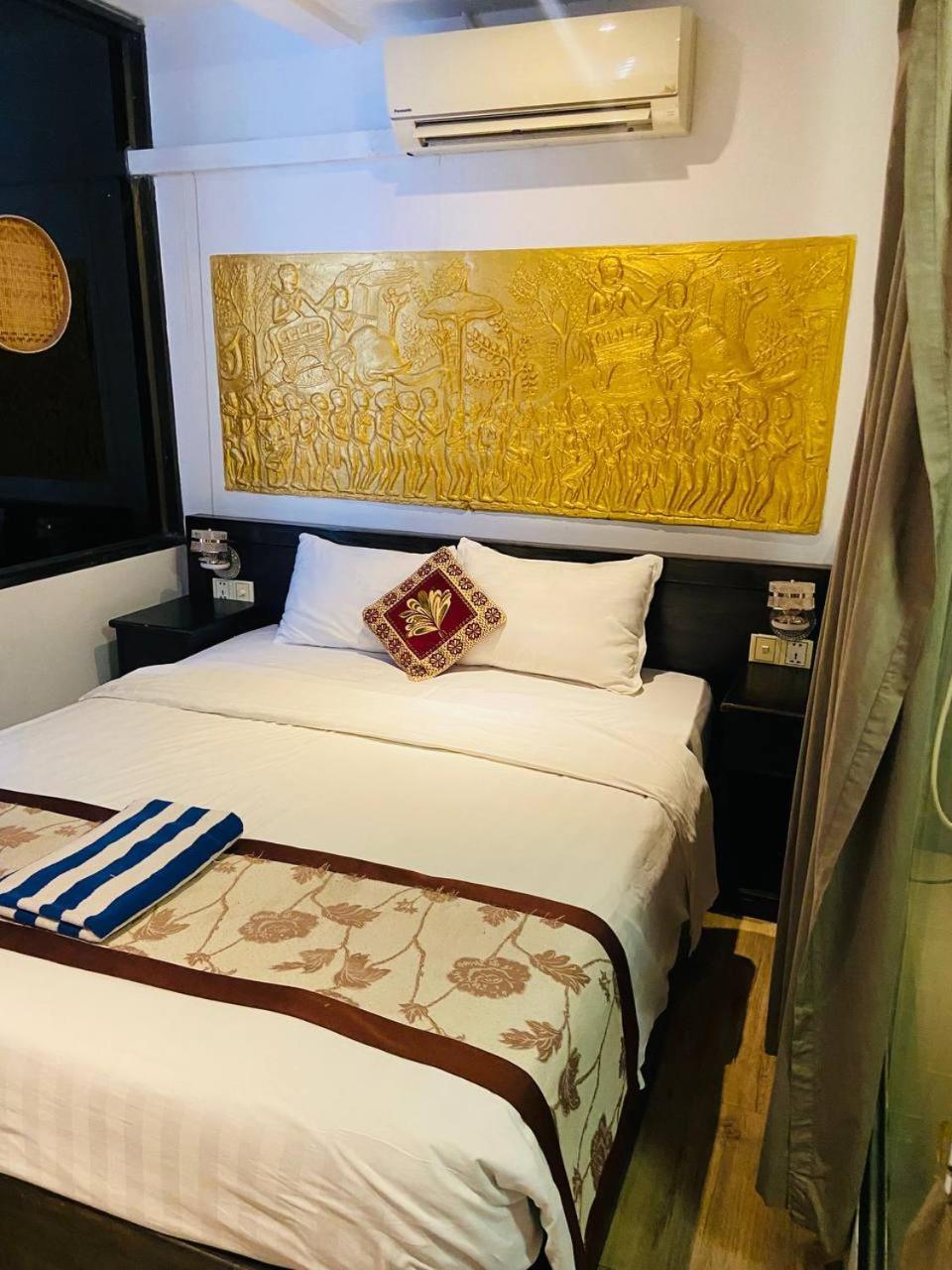 Blue Crystal Boutique Hotel Phnom Penh Exterior photo